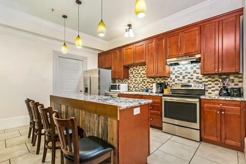 Modern 4BR City Condo 5min drive to FQ Appartement in New Orleans