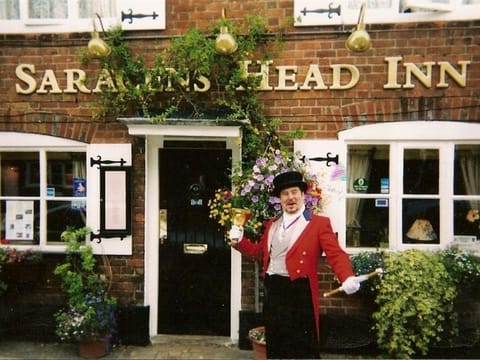 THE SARACENS HEAD INN Inn in England