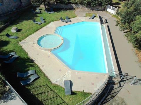 Bird's eye view, Pool view