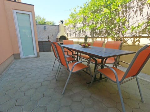 Patio, Day, BBQ facilities, Garden, Balcony/Terrace, Seating area, Dining area