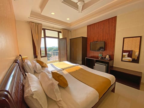 TV and multimedia, Photo of the whole room, Bedroom, air conditioner