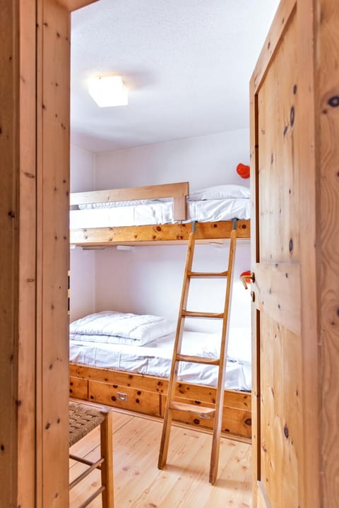 Bed, bunk bed