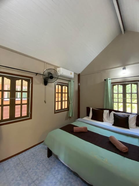 Bed, Photo of the whole room, Bedroom, air conditioner