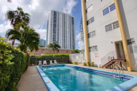 23 Palms Suites - Midtown Wynwood Condo in Miami