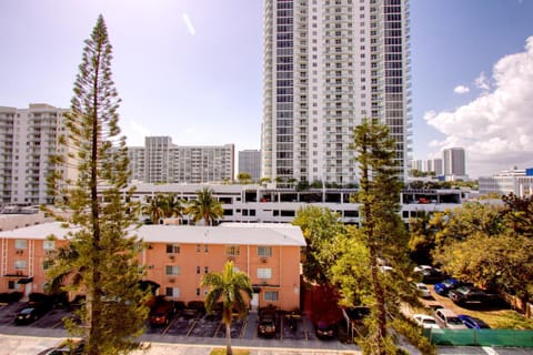 23 Palms Suites - Midtown Wynwood Apartment in Miami