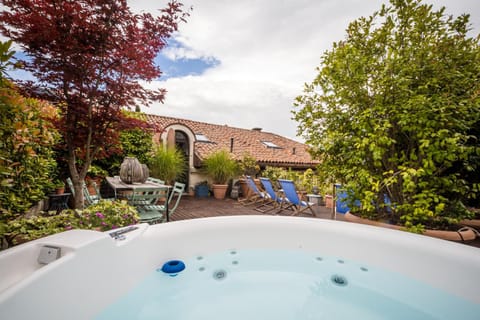 Hot Tub, Solarium