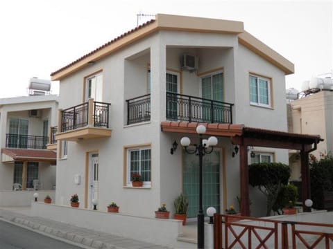 Philippou Beach Villas & Apartments Condo in Oroklini