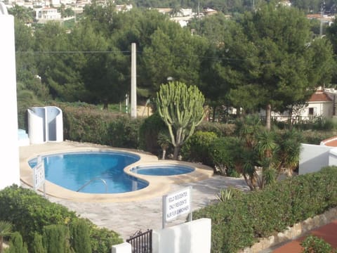 Villa totalmente independiente con piscina comunitaria Chalet in Calp