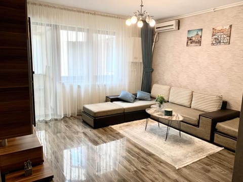 Studio 52 Apartment in Constanta