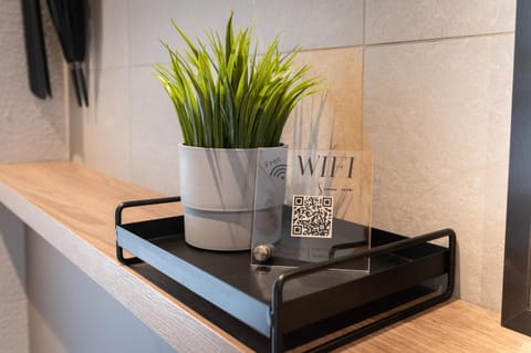 Facade/entrance, internet, internet, internet