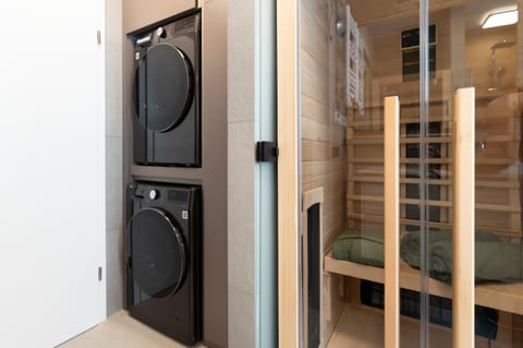 Shower, Sauna, Sauna, Bathroom, laundry, laundry, washing machine, washing machine, dryer