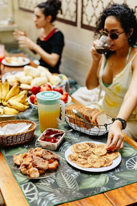 Patio, Buffet breakfast