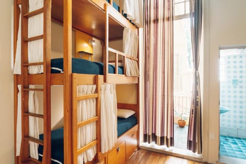 Bedroom, bunk bed