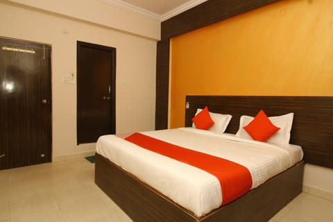 Super OYO Nav Bharath Residency Near Koti Center Hotel in Hyderabad