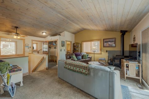 Serventi Tahoe Donner Cabin House in Truckee
