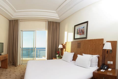 Photo of the whole room, Bedroom, Sea view