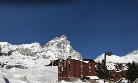 Giomein - Flat in Cervinia 50m from slopes and city centre Eigentumswohnung in Breuil-Cervinia