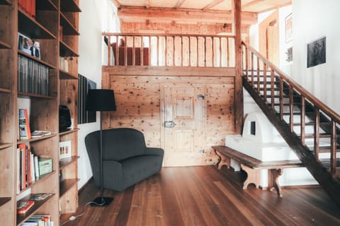 Library, Living room, Seating area