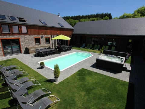 Beautiful villa with heated outdoor pool Villa in Manhay