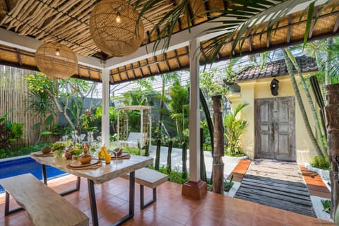 Day, Garden, Seating area, Dining area, On site, Swimming pool, Swimming pool