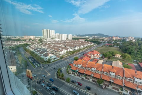 Cozy Home with Spectacular View Condominio in Bayan Lepas