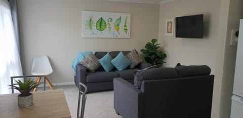 Rose Apartments Unit 6 Central Rotorua-Accommodation & Spa Condo in Rotorua