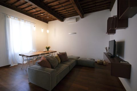 Tabacchi Luxury apartment in Lucca historical center near toll Parking Condo in Capannori