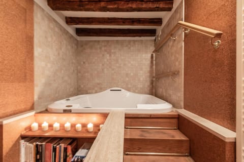 Bathroom, Other, Photo of the whole room, Decorative detail