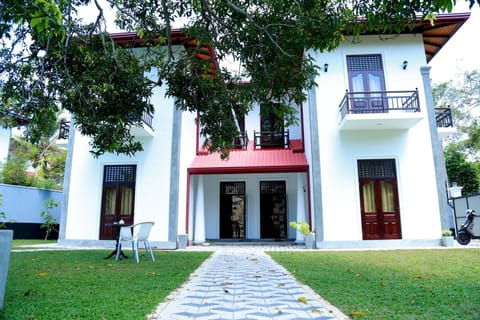 Property building, Facade/entrance, Day, Garden, Garden view