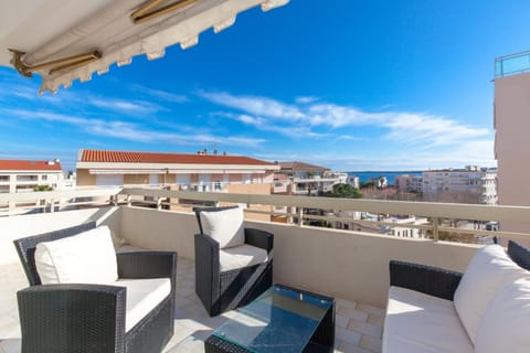 High-Standard 2-Bedroom Apartment with Sea View and Large Terrace Apartment in Cannes