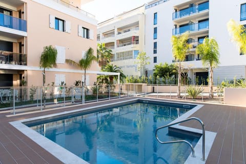 2-Br with Garden and Pool in the Heart of Palm Beach Apartment in Cannes