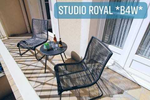 Studio Royal by Beds4Wanderlust - Place du marché avec parking privé Apartamento in Fontainebleau