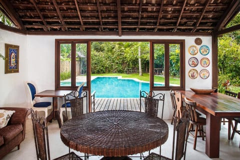 Dining area, Pool view