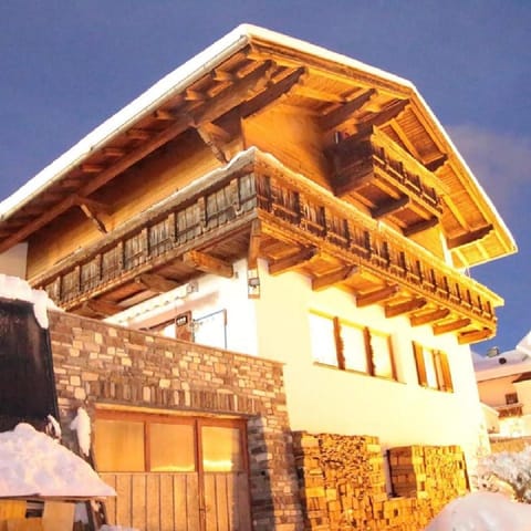 Facade/entrance, Property logo or sign, BBQ facilities, Children play ground, Darts, Game Room, Balcony/Terrace, Other, Decorative detail, Evening entertainment, Logo/Certificate/Sign, Text overlay, Mountain view, Certificate/Award