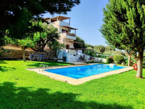 Property building, Garden, Garden view, Swimming pool