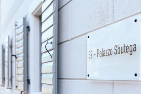 Palazzo Sbutega Alojamiento y desayuno in Kotor Municipality