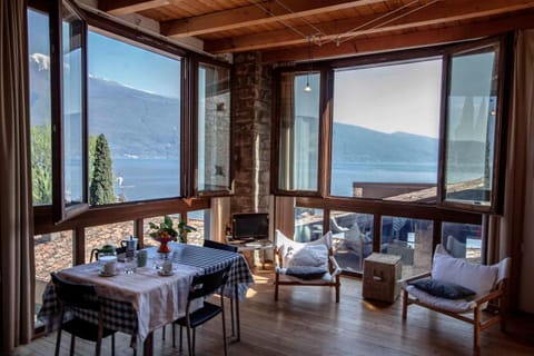 Summer, Living room
