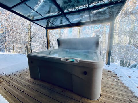 Winter, Hot Tub