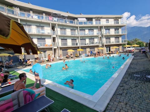 Property building, Day, People, Pool view, Swimming pool, group of guests, sunbed