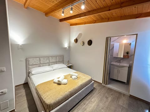 Bed, Photo of the whole room, Bedroom, towels, wardrobe