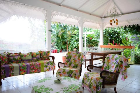 Villa Tangara - Faa'a - Tahiti - 3 bedrooms - pool and lagon view - 6 pers Villa in Fa'a'ā
