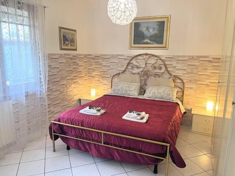 Bedroom, towels, wardrobe