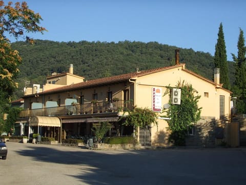 Hostal Mont-Rock Bed and Breakfast in Garrotxa