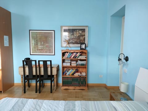 Bed, Library, Photo of the whole room, Bedroom