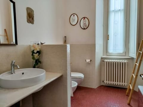 Toilet, Bathroom, Decorative detail, Bath, bidet, towels