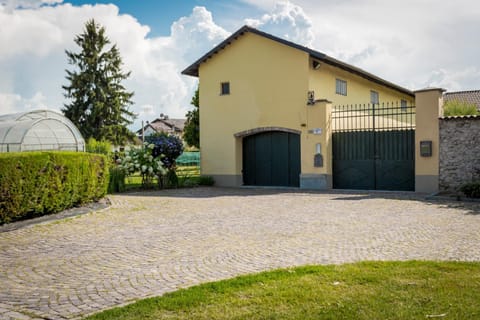 Cascina Tetto del Priore Bed and Breakfast in Cuneo