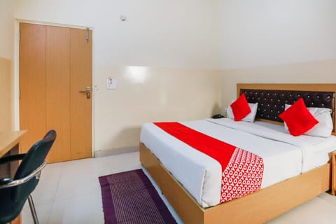 Capital O Crosswind Gold Hotel in Noida