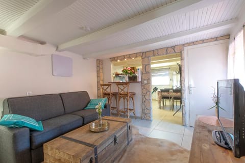 ANNECY Sainte Claire vieille ville 38m2 Terrasse proche gare et lac 4 pers 3 étoiles Apartment in Annecy