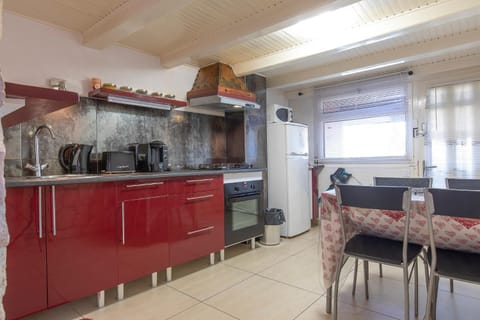 ANNECY Sainte Claire vieille ville 38m2 Terrasse proche gare et lac 4 pers 3 étoiles Apartment in Annecy