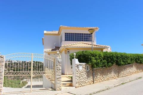 Villa Sunny Villa in Guia